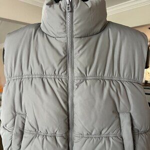 DIVIDED-H&M-Gray- Cropped-Puffer - Vest-Large
